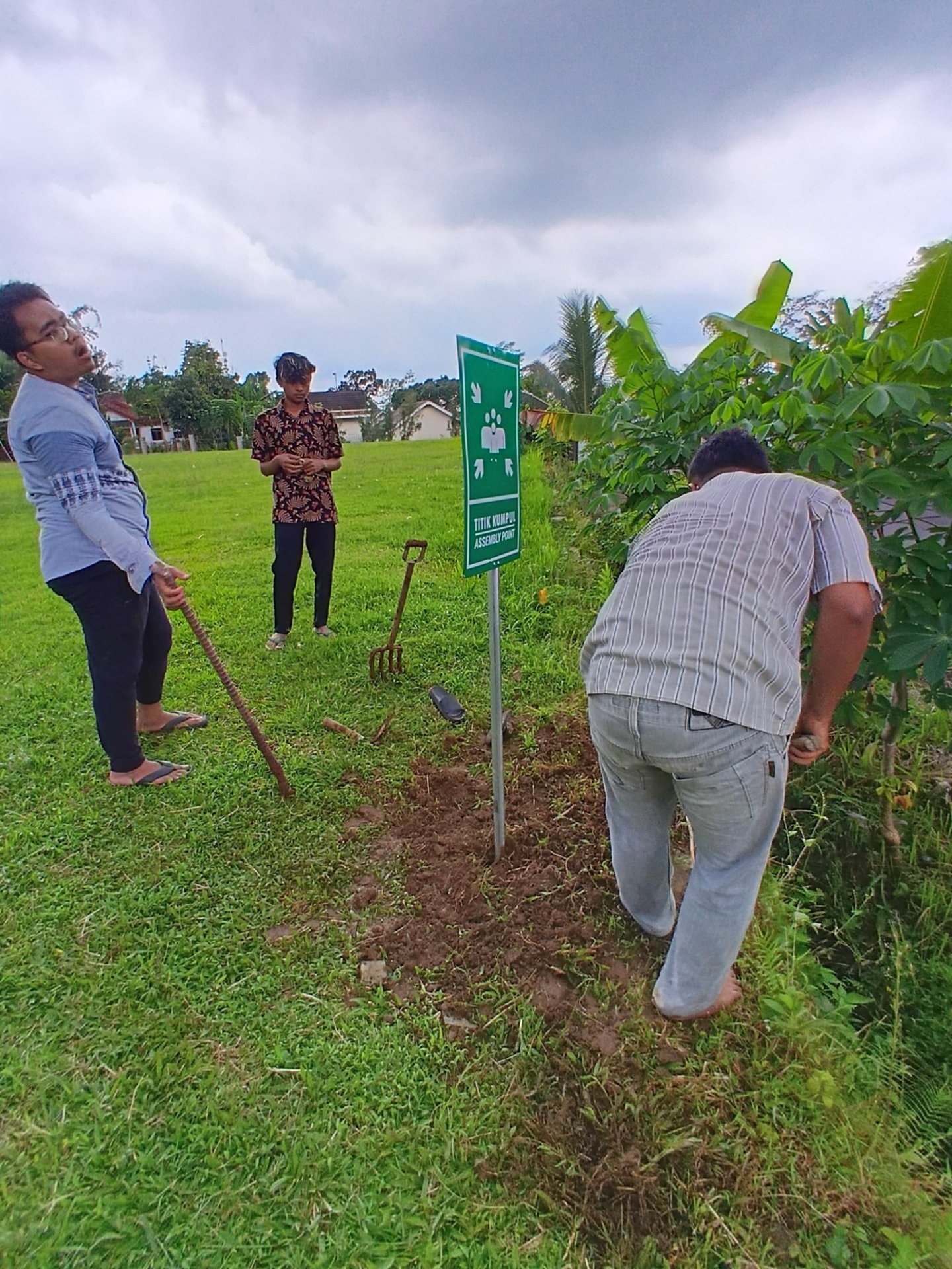 Pemasangan Rambu Rawan Bencana: Titik Kumpul