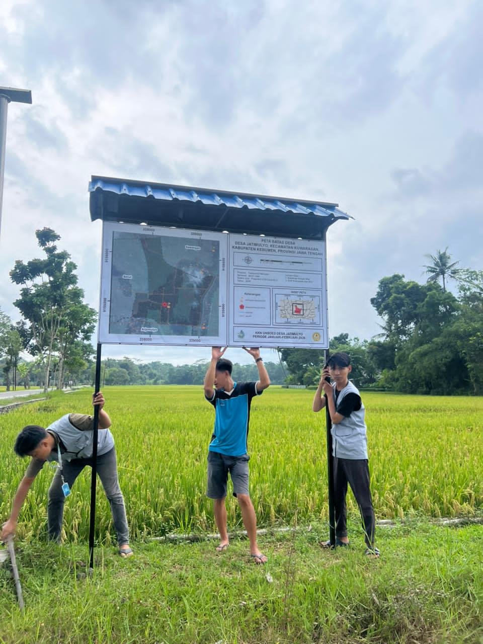 Pemasangan Peta Desa