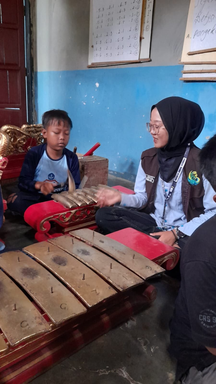 Latihan Karawitan Siswa-siswi SD