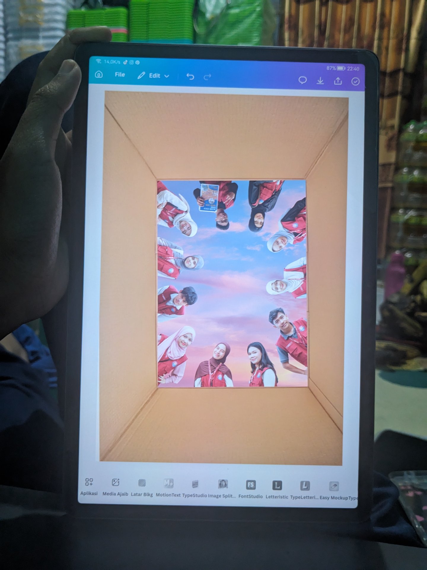 Kegiatan KKN hari ke-32 di Desa Gunungjaya dilaksanakan dengan melibatkan beberapa bidang, meliputi bidang pemerintahan desa, ekonomi, pendidikan, publikasi, serta persiapan penutupan kegiatan KKN.