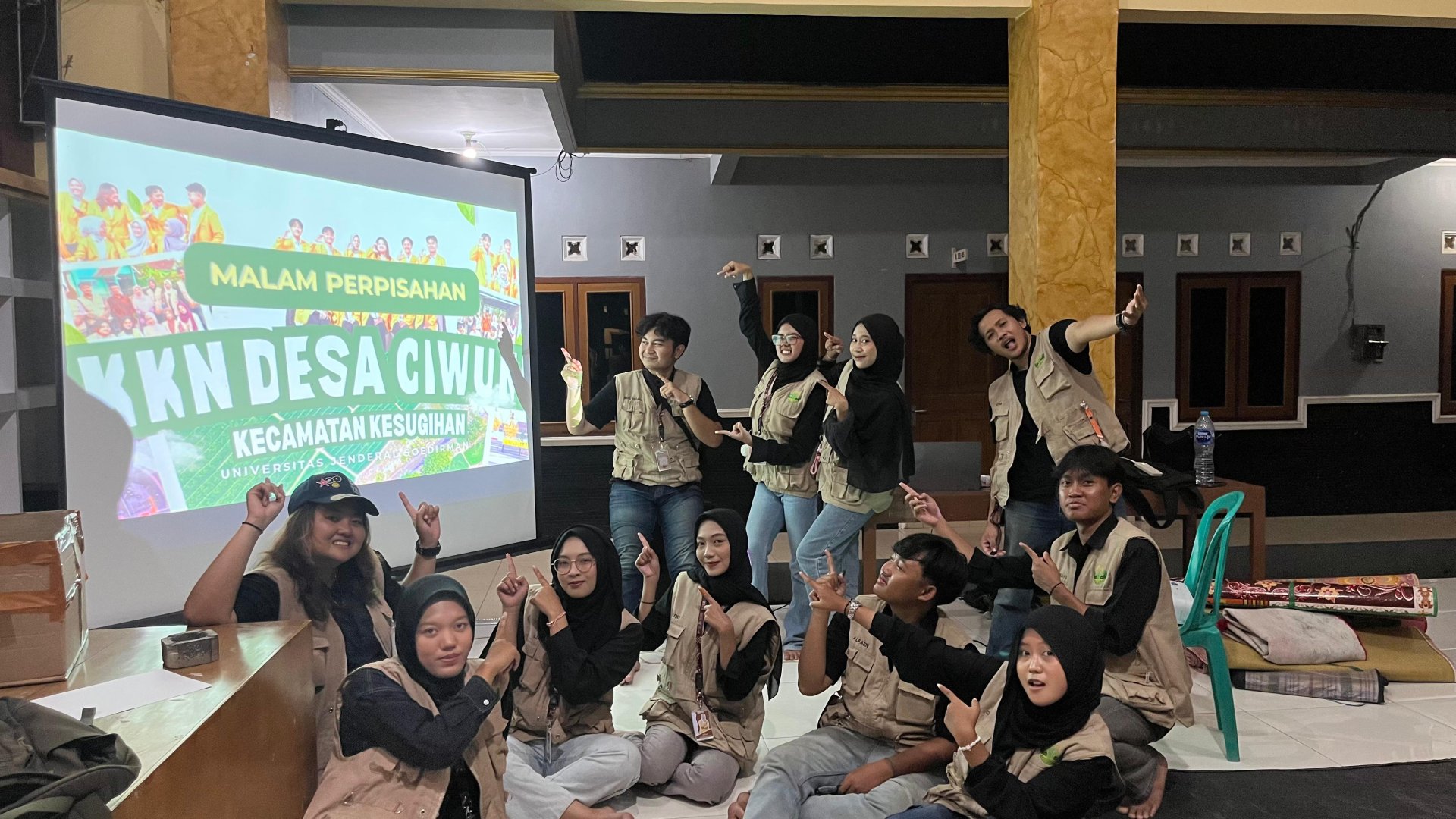Day 32 malam pelepasan di balai desa ciwuni bersama warga desa ciwuni