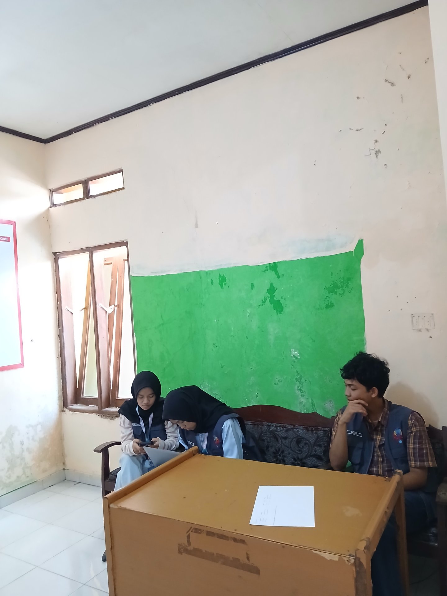 Piket pelayanan kantor desa Karangbawang