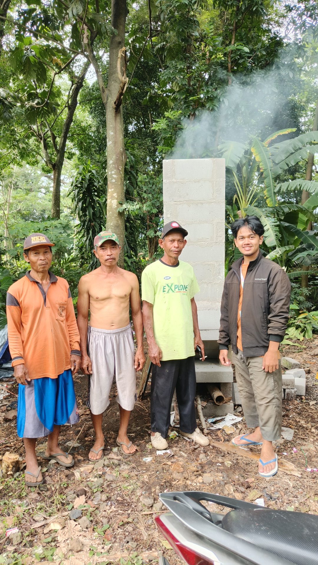 Hari ke 33 KKN Sikasur (demonstrasi incinerator)