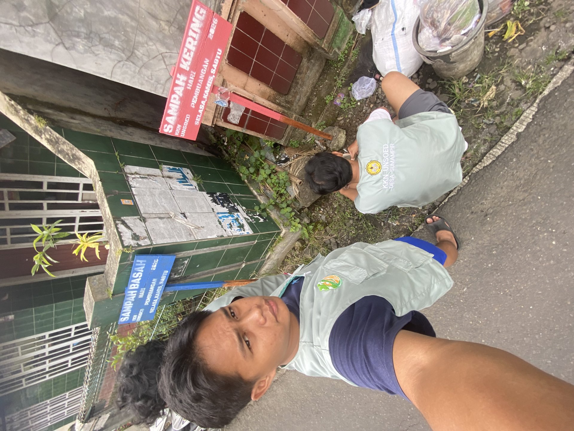 Pemasangan Plang Sampah Desa Sumampir