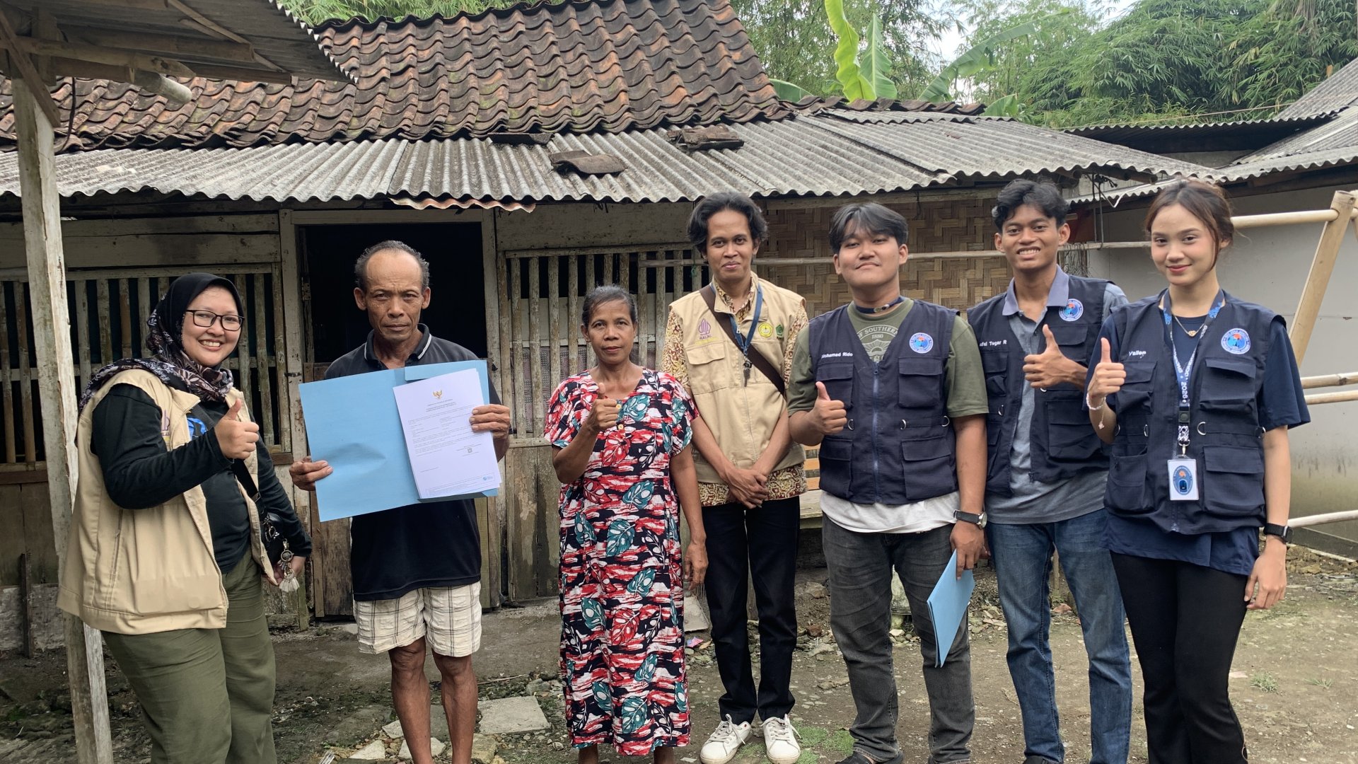 penyerahan NIB dan Sertifikat Halal UMKM Gula Merah