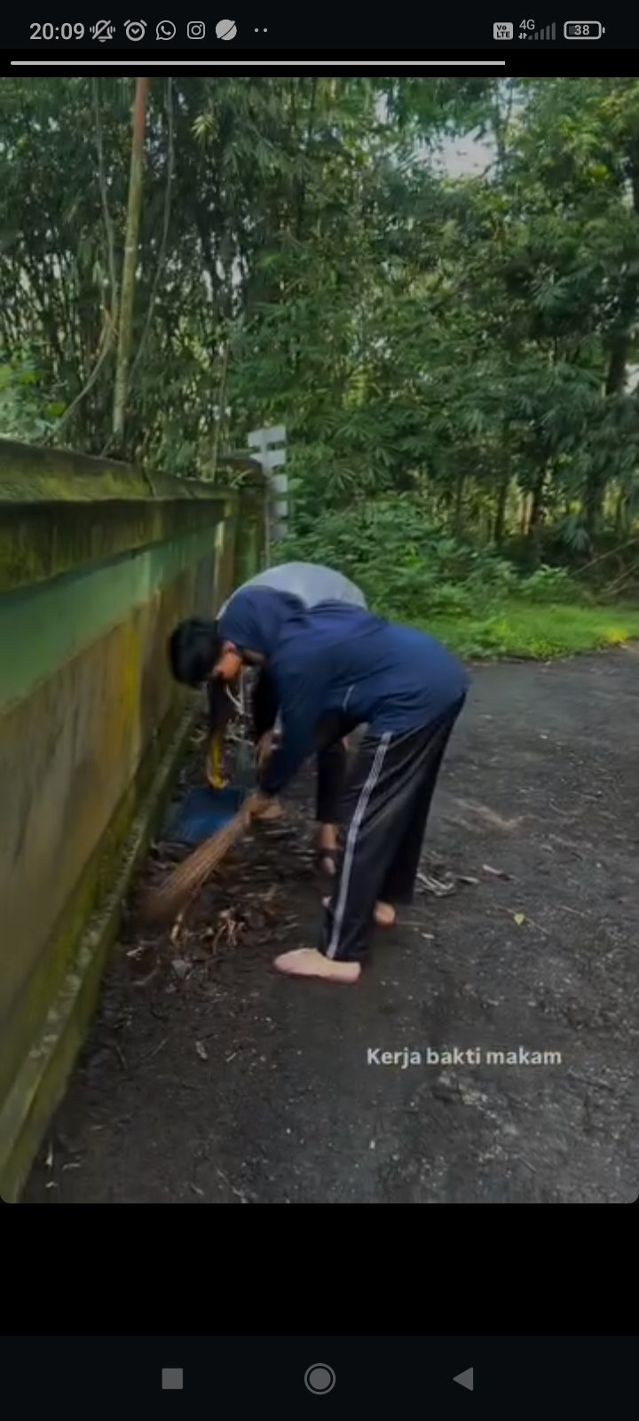 Membersihkan makam desa