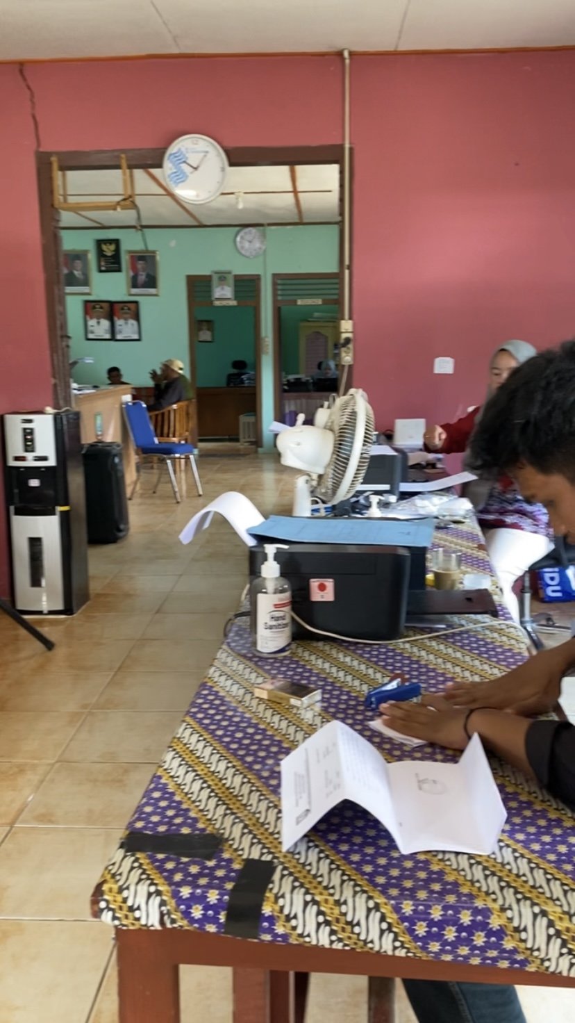 Piket Kantor Desa dan Memasak Bersama di Posko