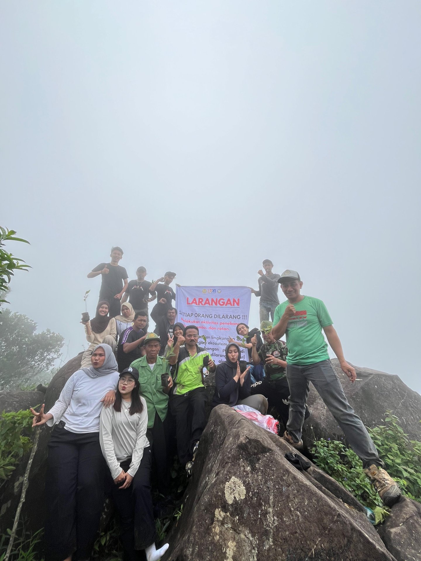 Kegiatan KKN Hari ke 34 Penanaman Gunung Jimat