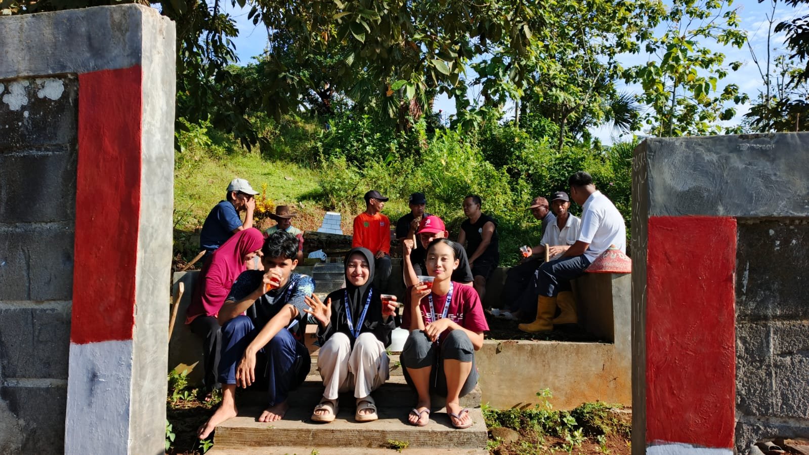 Kegiatan Hari Ke-33 | Kerja Bakti Membersihkan Makam dalam Rangka Menyambut Datangnya Bulan Suci Ramadan