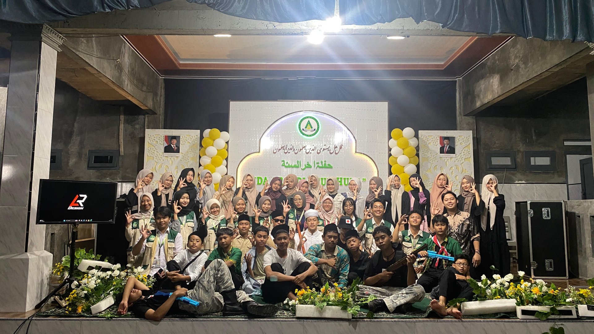 day 33 kkn (Partisipasi Mahasiswa KKN dalam Rangkaian Kegiatan Wisuda Santri Madrasah Desa Kalisaleh)