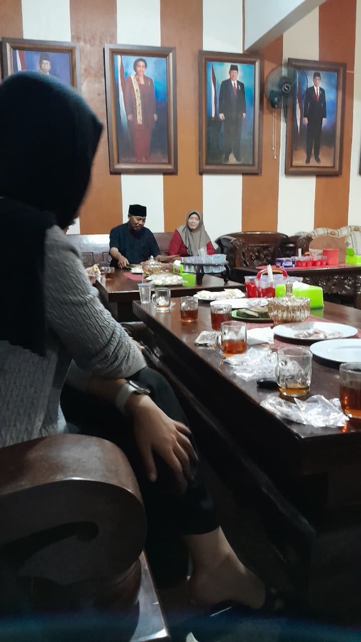 Kunjungan ke rumah Kepala Desa