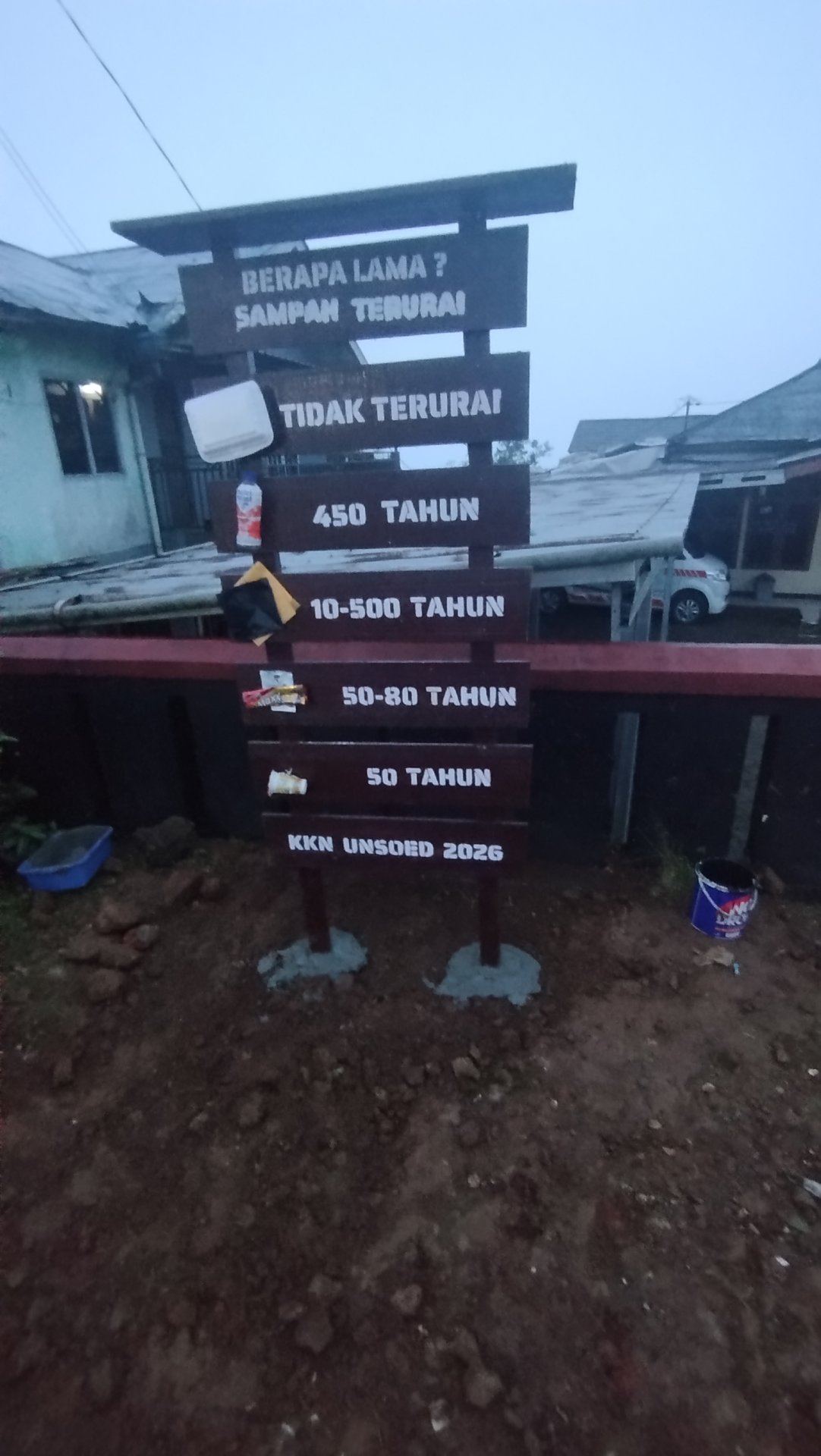 Pemasangan plang jenis sampah