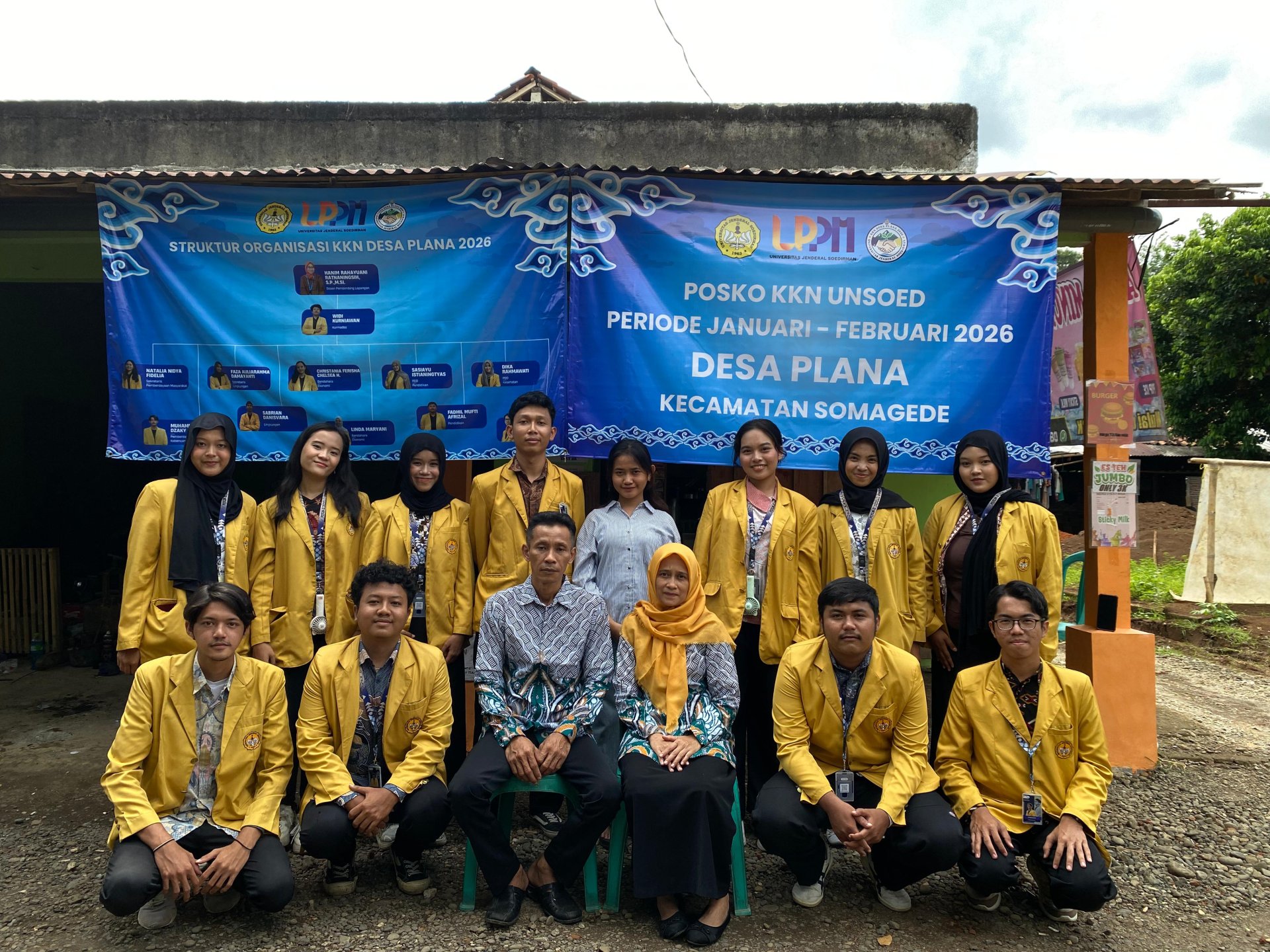 Kegiatan KKN Hari Ke-33: Kerja Bakti, Foto Bersama, dan Bermain Bersama