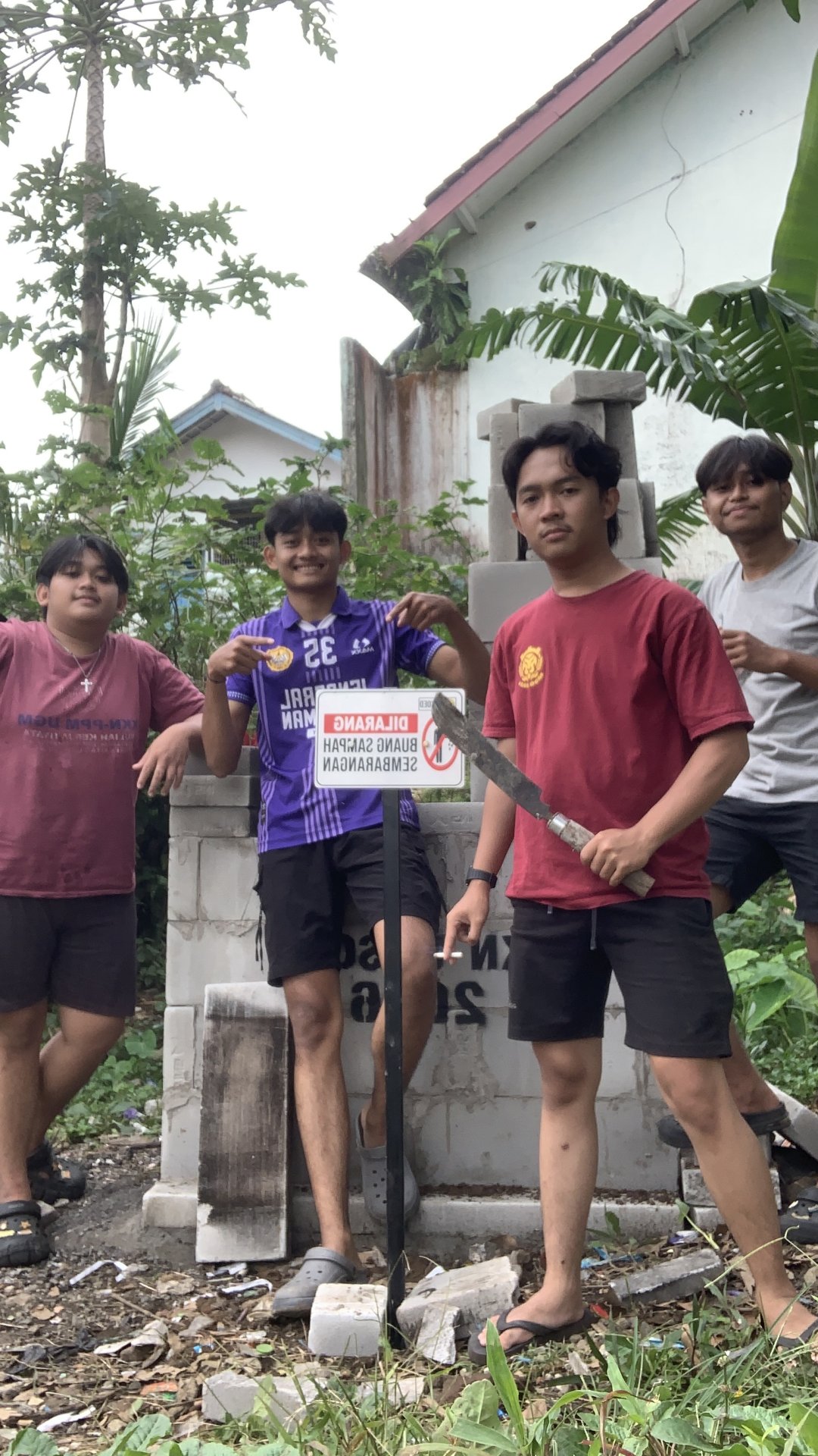 Pemasangan Plang Dilarang Membuang Sampah Sembarangan