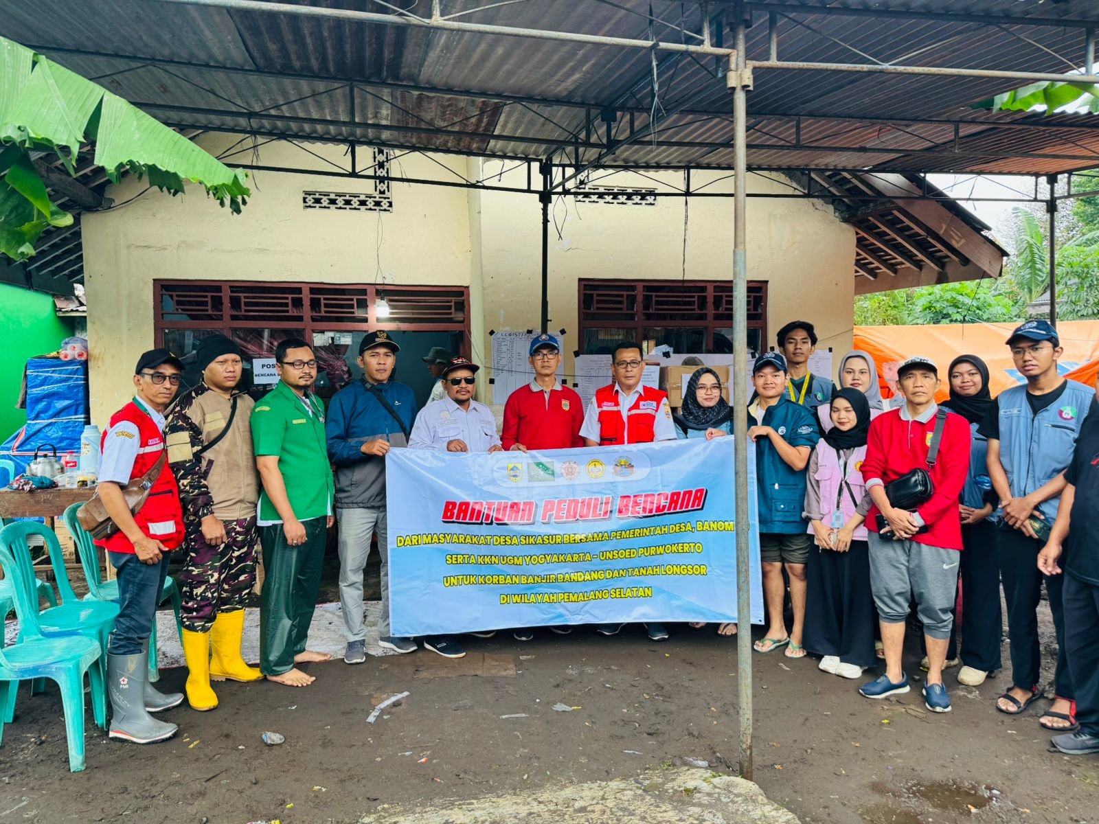 distribusi bantuan untuk korban bencana banjir bandang