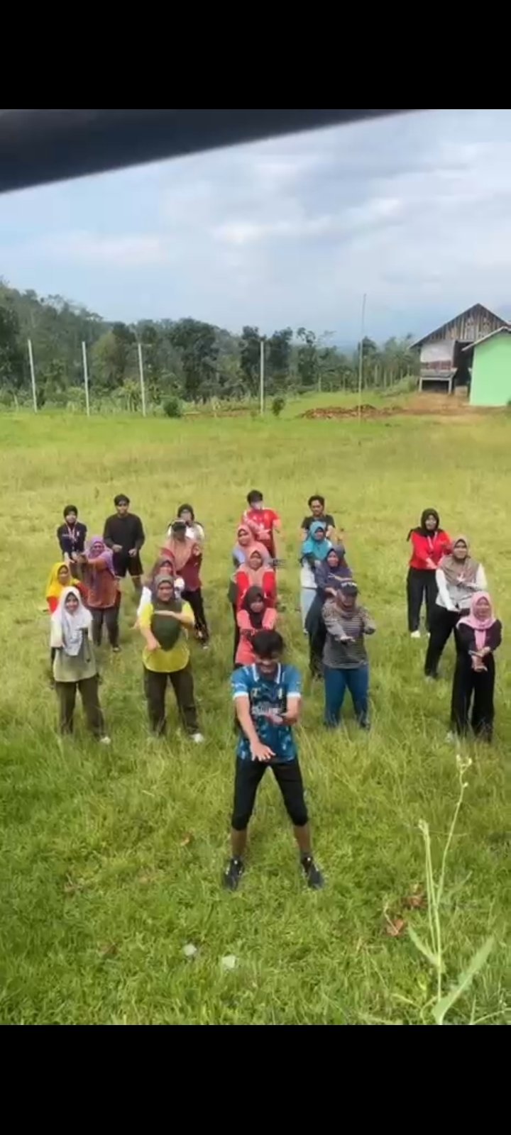 Senam pagi bersama ibu-ibu dusun 4