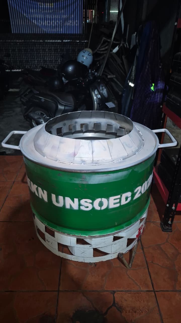Persiapan Incinerator Sederhana di Posko KKN