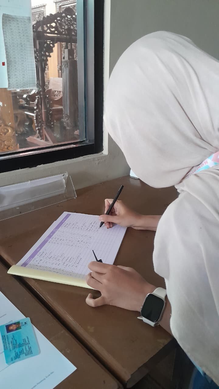 Piket pelayanan di balai desa