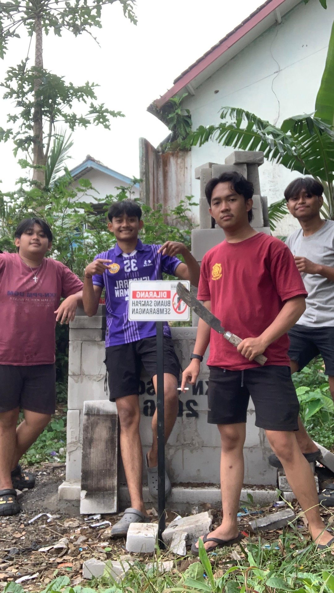 Pemasangan Plang Dilarang Membuang Sampah Sembarangan