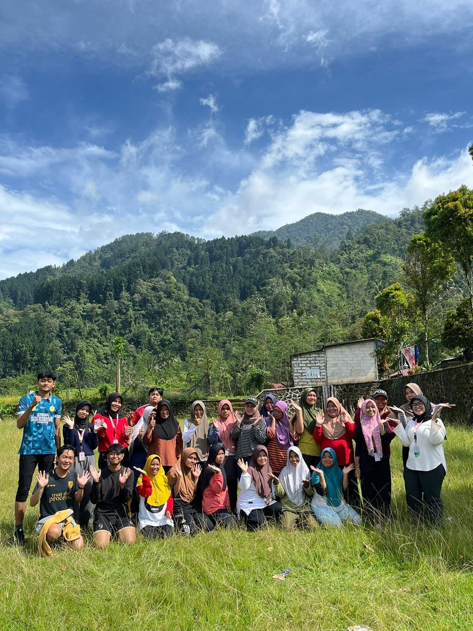 Kegiatan Senam Pagi Bersama Ibu-Ibu di Dusun 4