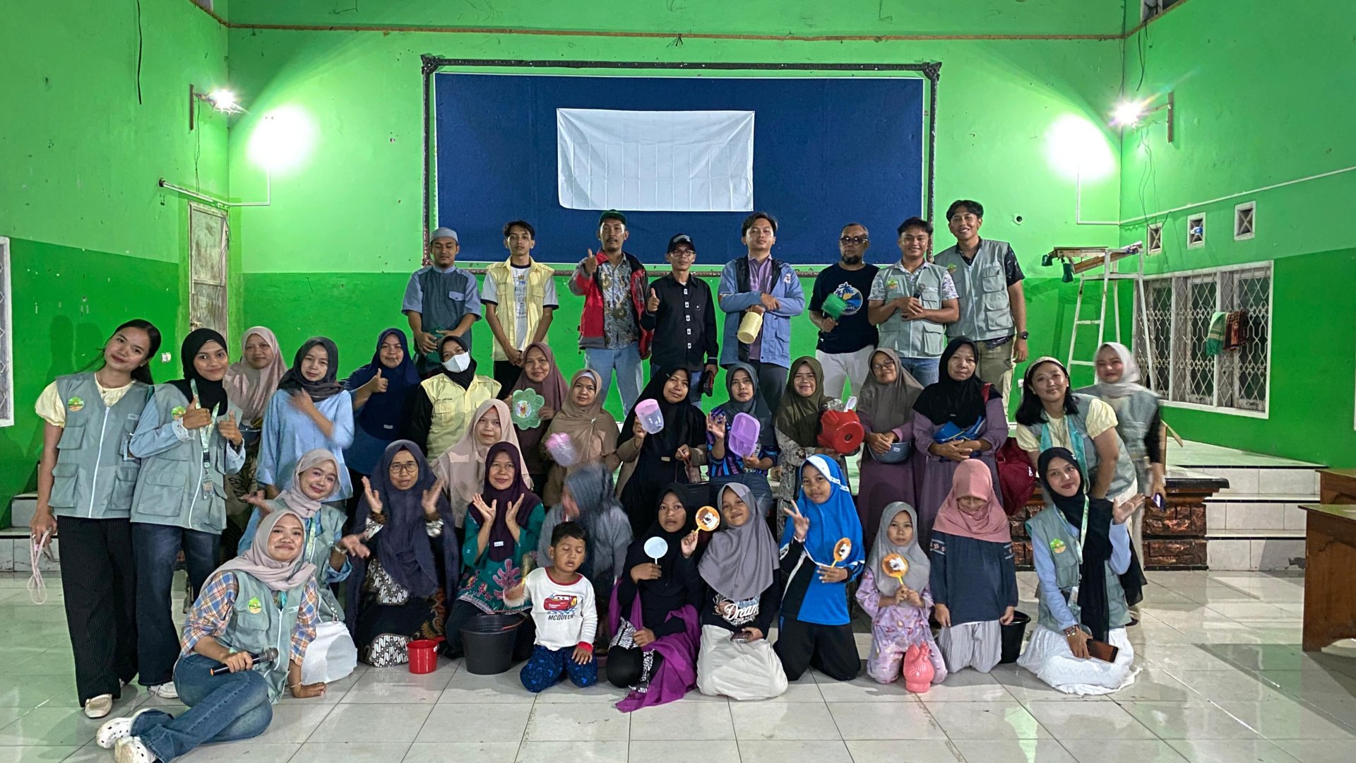 Melaksanakan Malam Perpisahan KKN Desa Sumampir