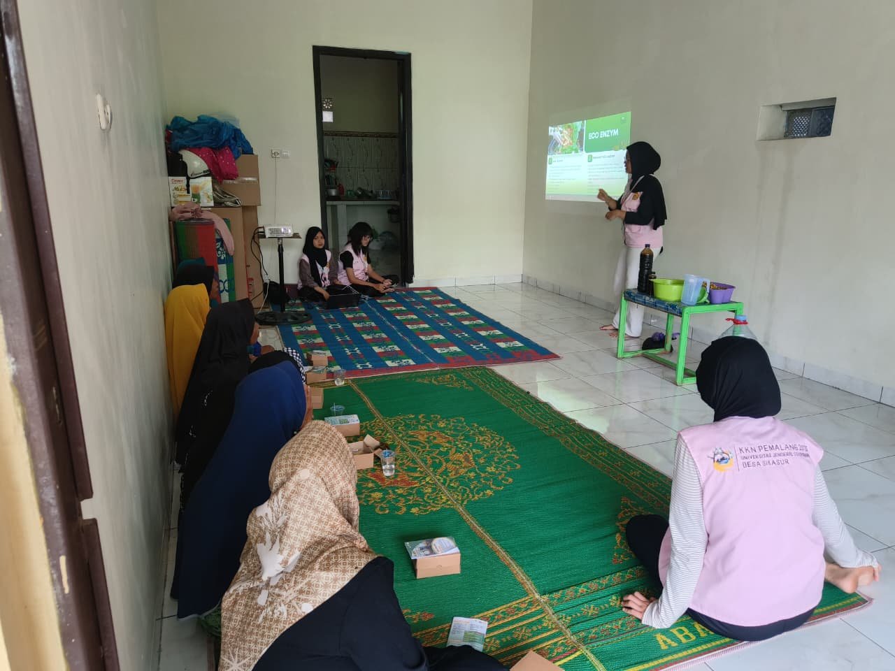 Sosialisasi dan demonstrasi pembuatan Ecoenzym