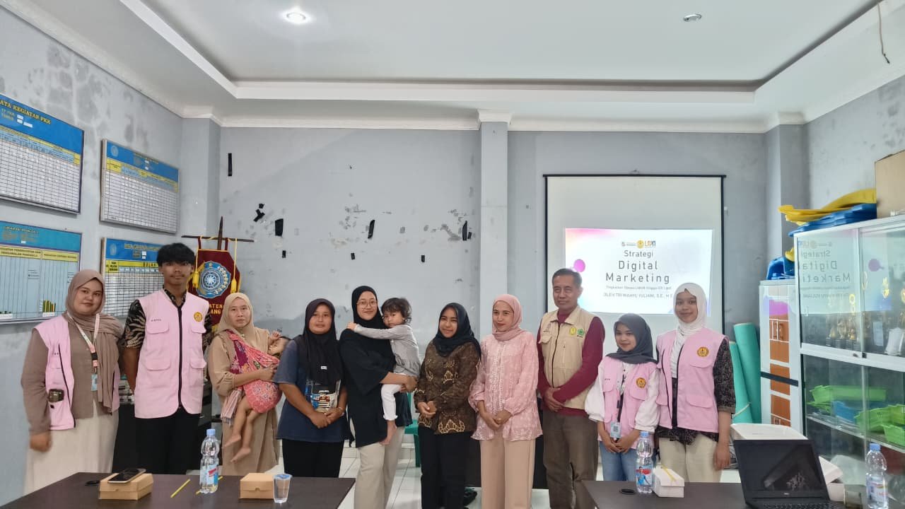 Sosialisasi digital marketing, sertifikasi halal, dan pelatihan pembuatan label