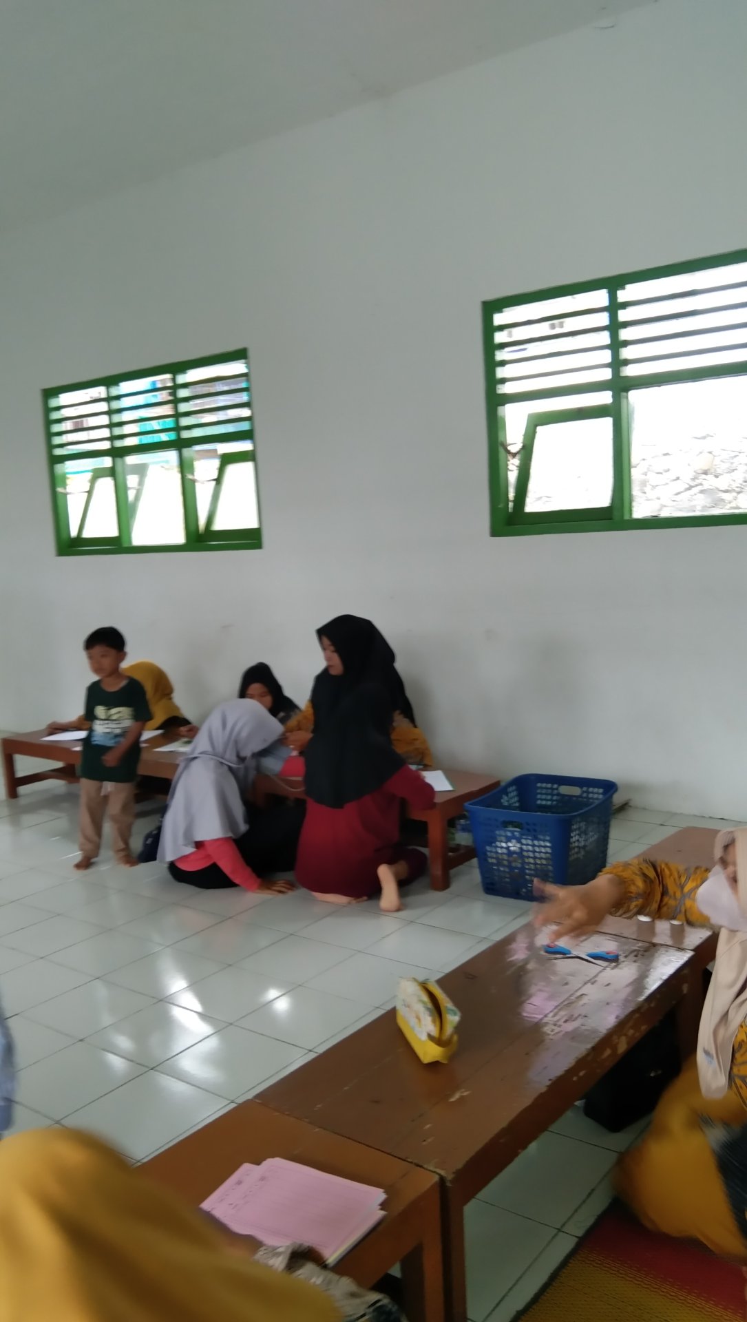 Pendamping posyandu di madrasah desa tanalum