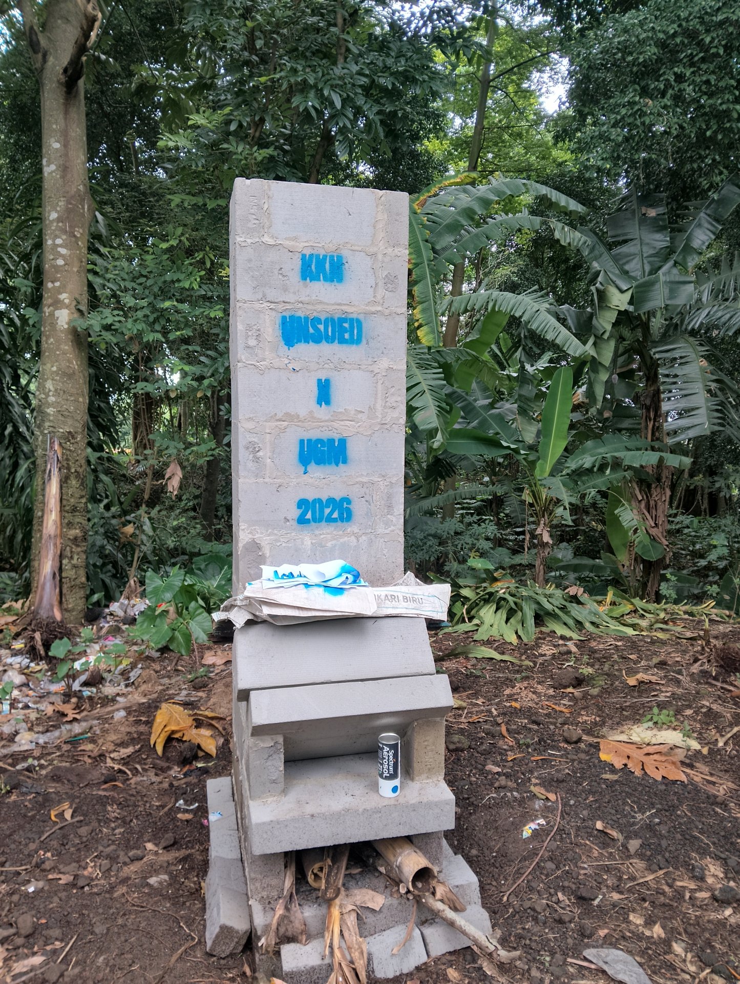 Pemberian Tanda KKN Unsoed dan UGM di Randu Alas