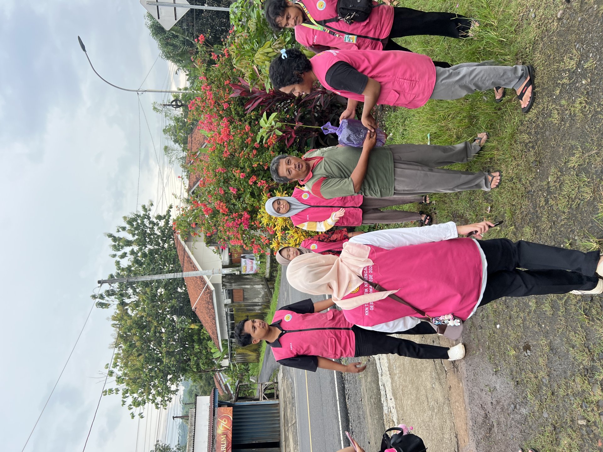 Berpamitan ke masyarakat desa door to door