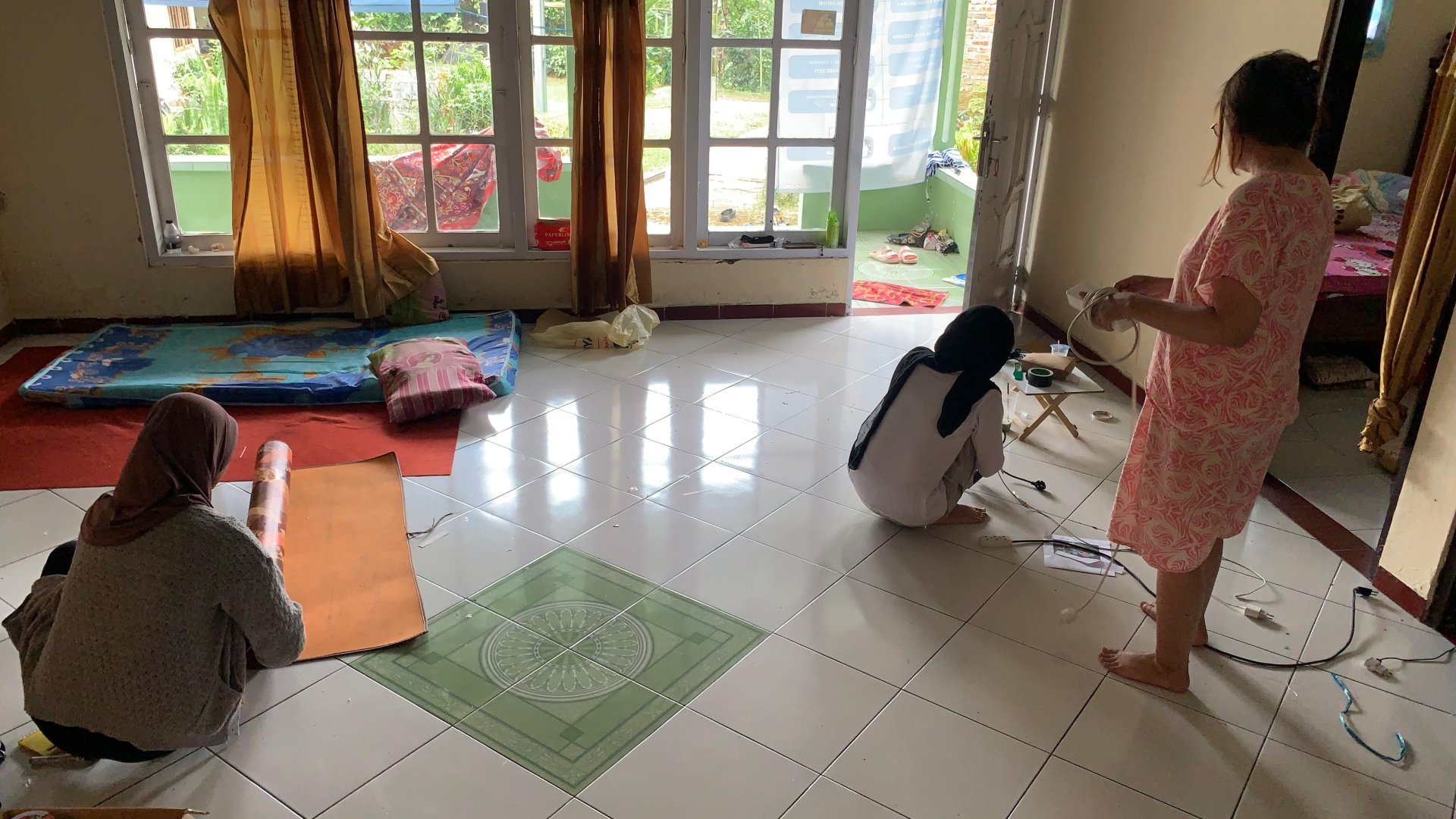 Kerja Bakti Membersihkan Posko