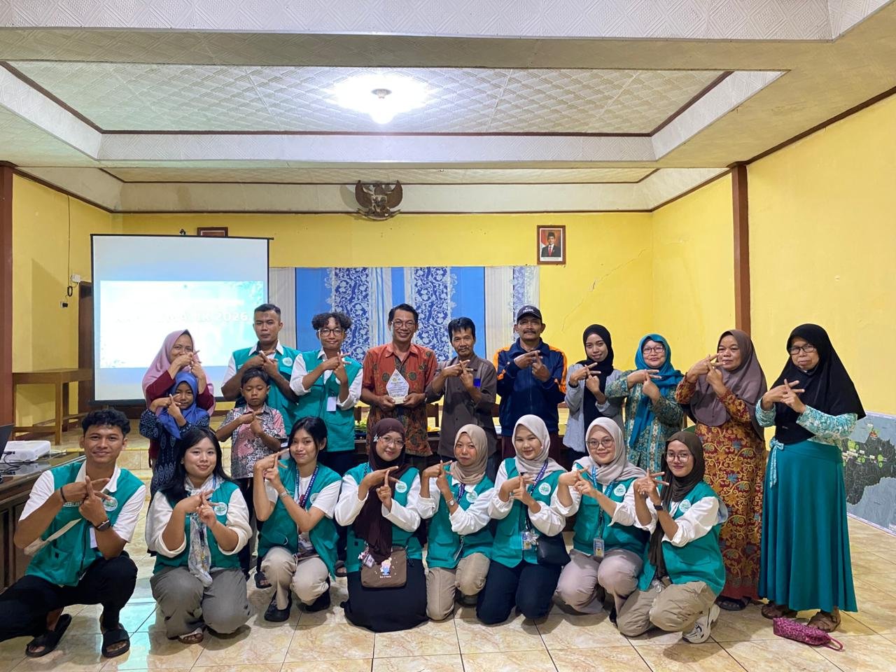 h-1 kkn : upacara penarikan kkn, ekspedisi surat, dan pelepasan kkn dengan desa