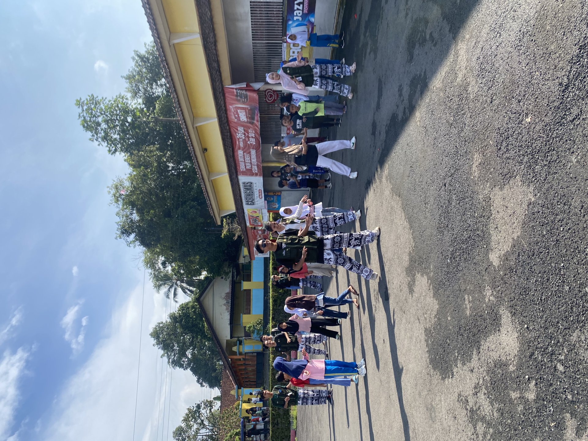 Pelaksanaan Jalan Sehat Bersama Warga Desa Kutaliman dan Kegiatan Lomba Anak-anak