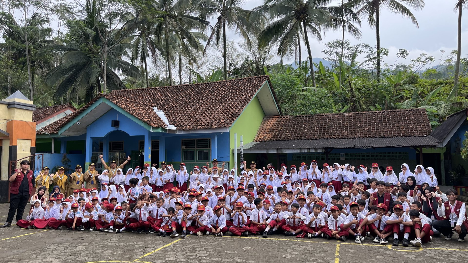 Perpisahan Dengan Guru dan Siswa SD N 1 TANALUM