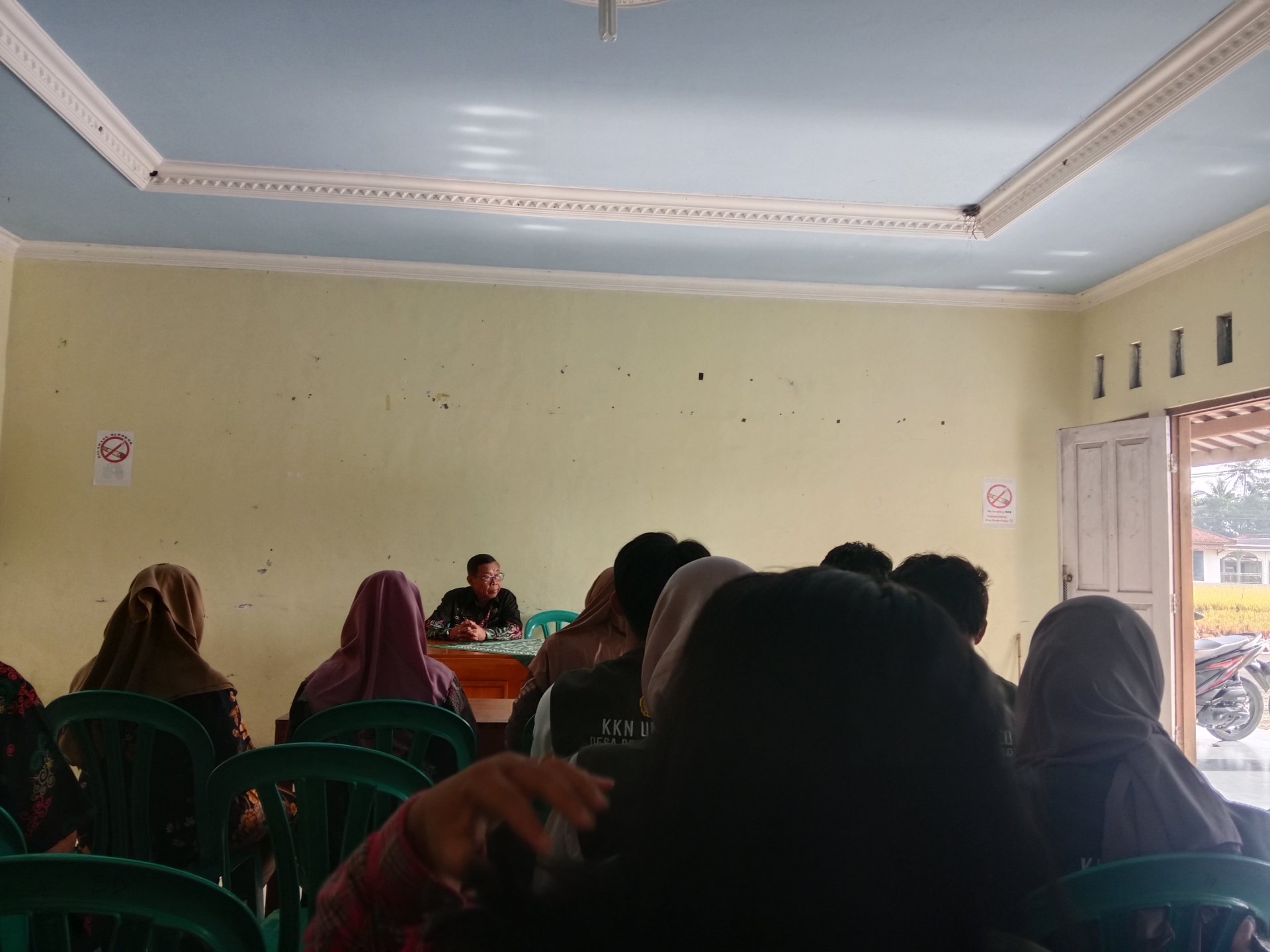 Pelepasan dan penyerahan peta di balai desa sokawera