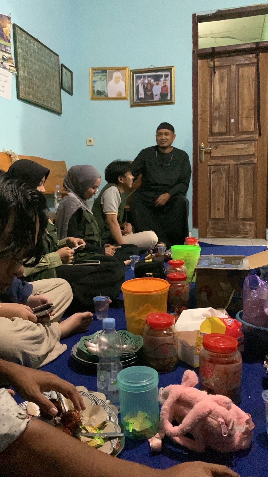 berpartisipasi menjadi panitia khitan masal pondok al hikmah