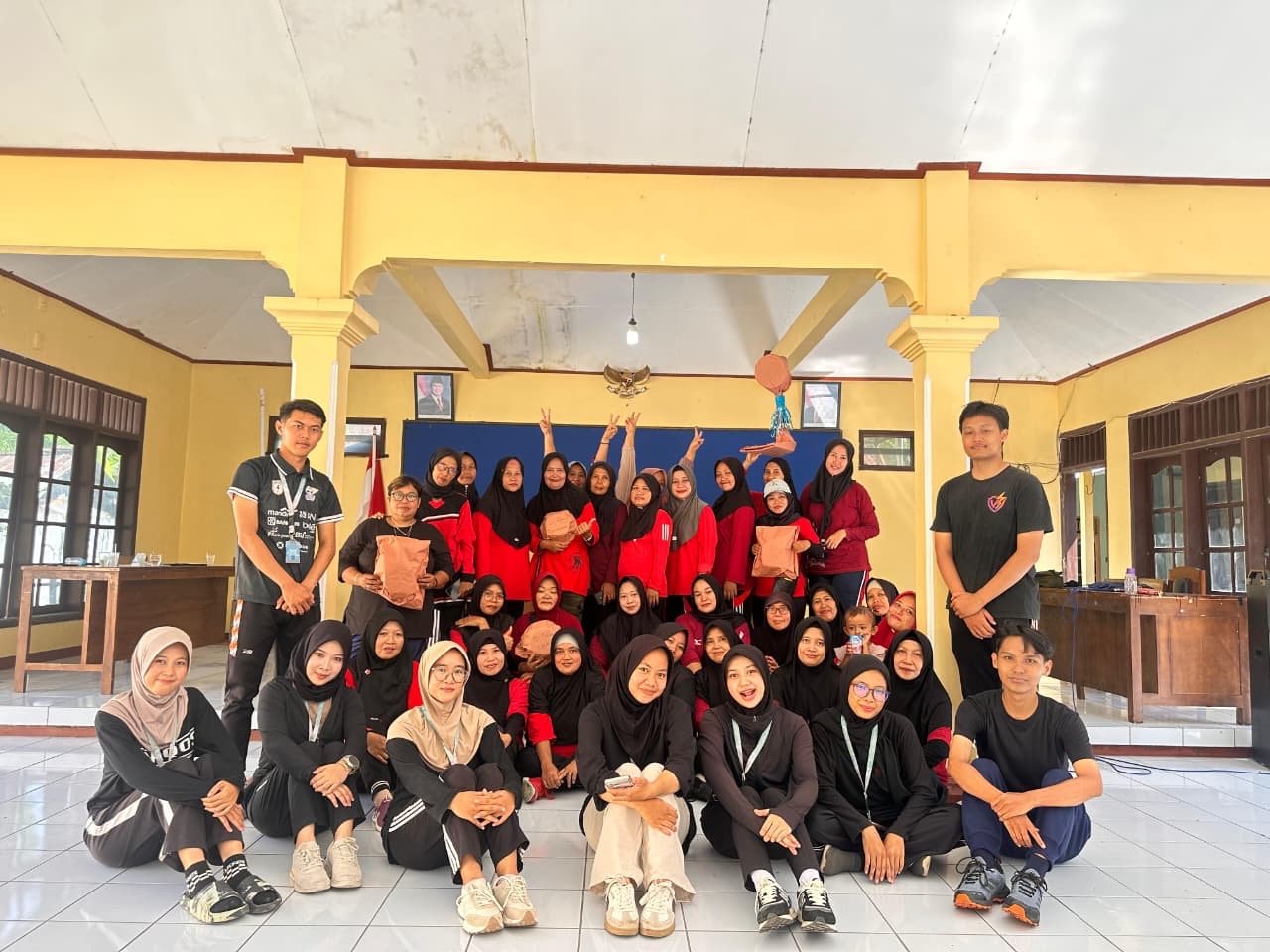 Senam pagi bersama ibu-ibu desa jatimulyo