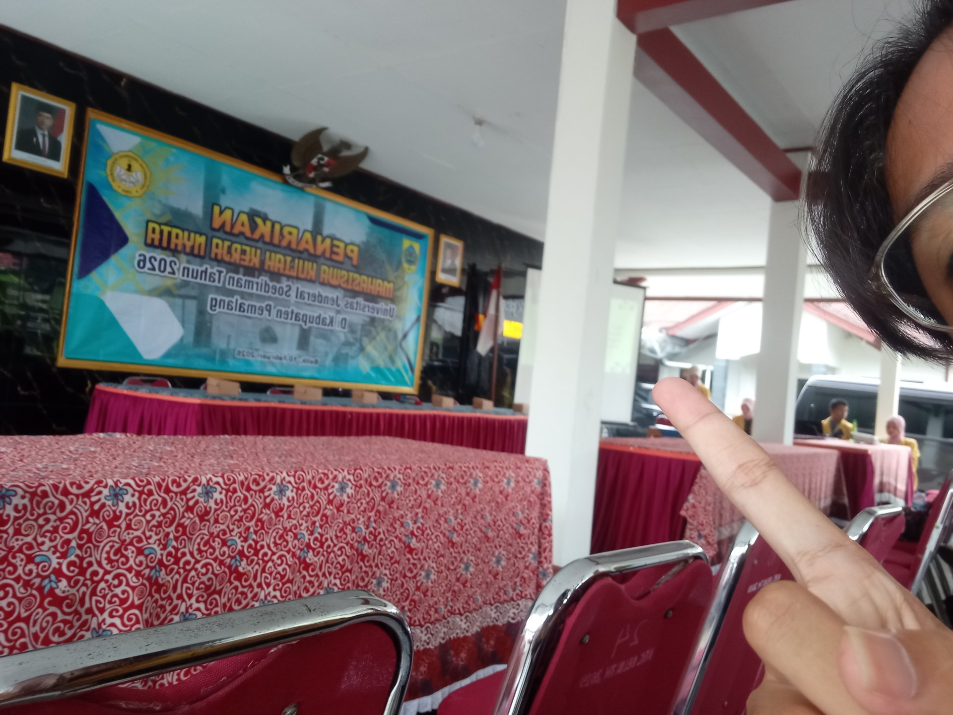 Mengikuti apel penarikan mahasiswa kkn