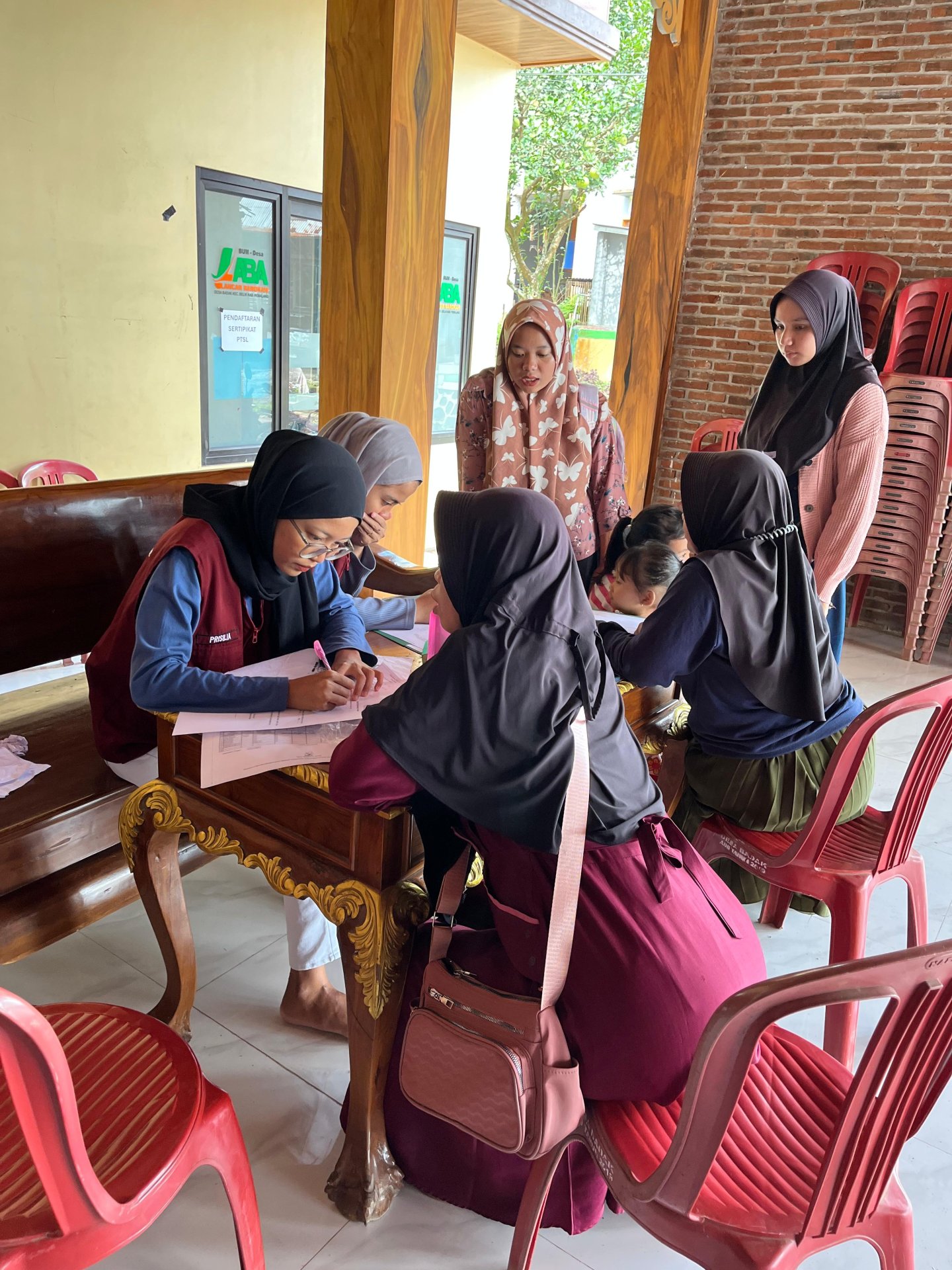 Membantu pengurusan pendaftaran PTSL