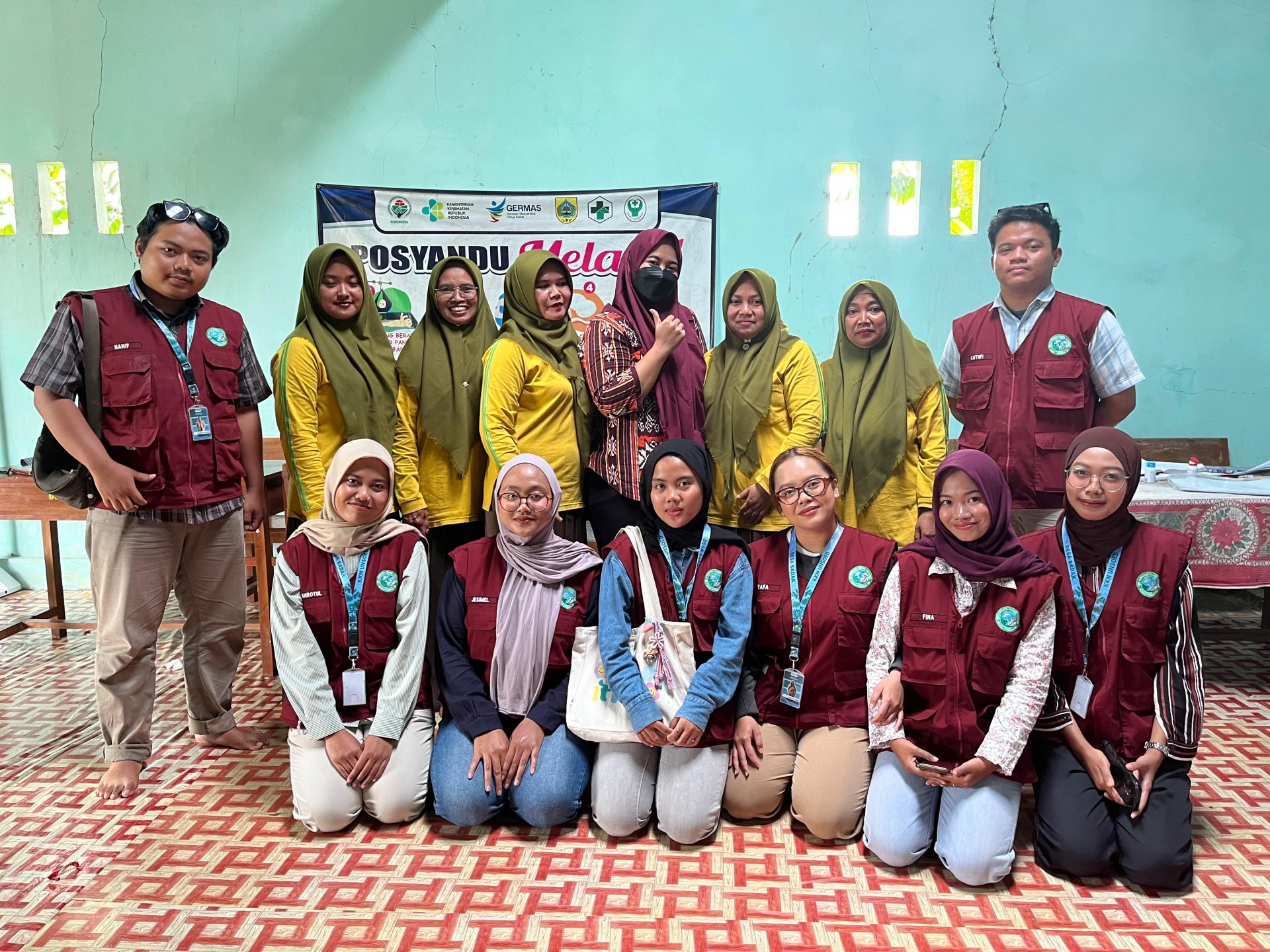 Mengikuti kegiatan posyandu