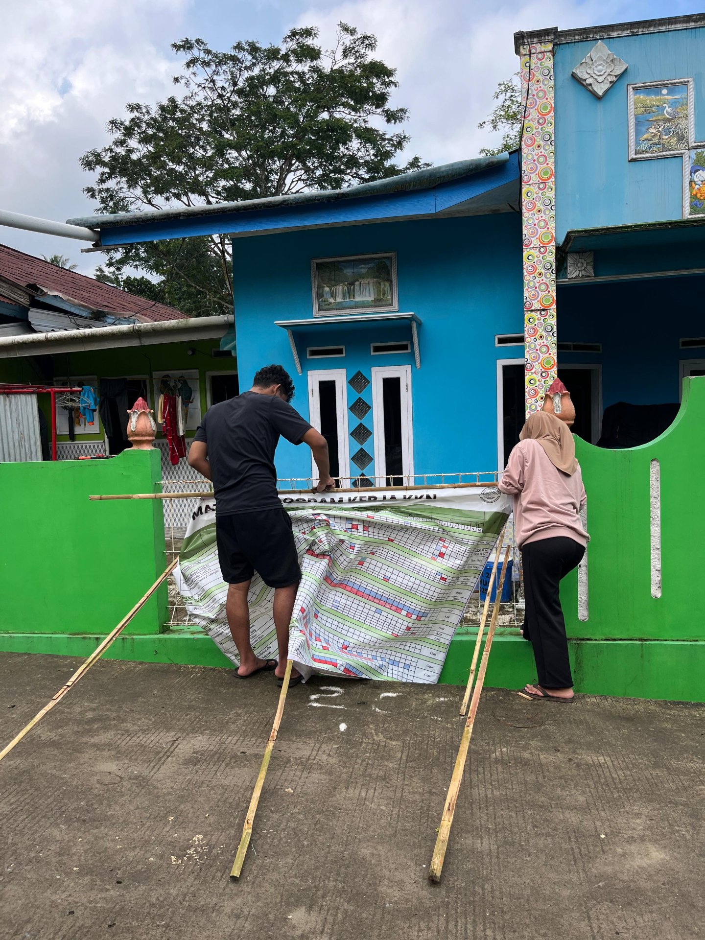 Pembongkaran Media Informasi KKN