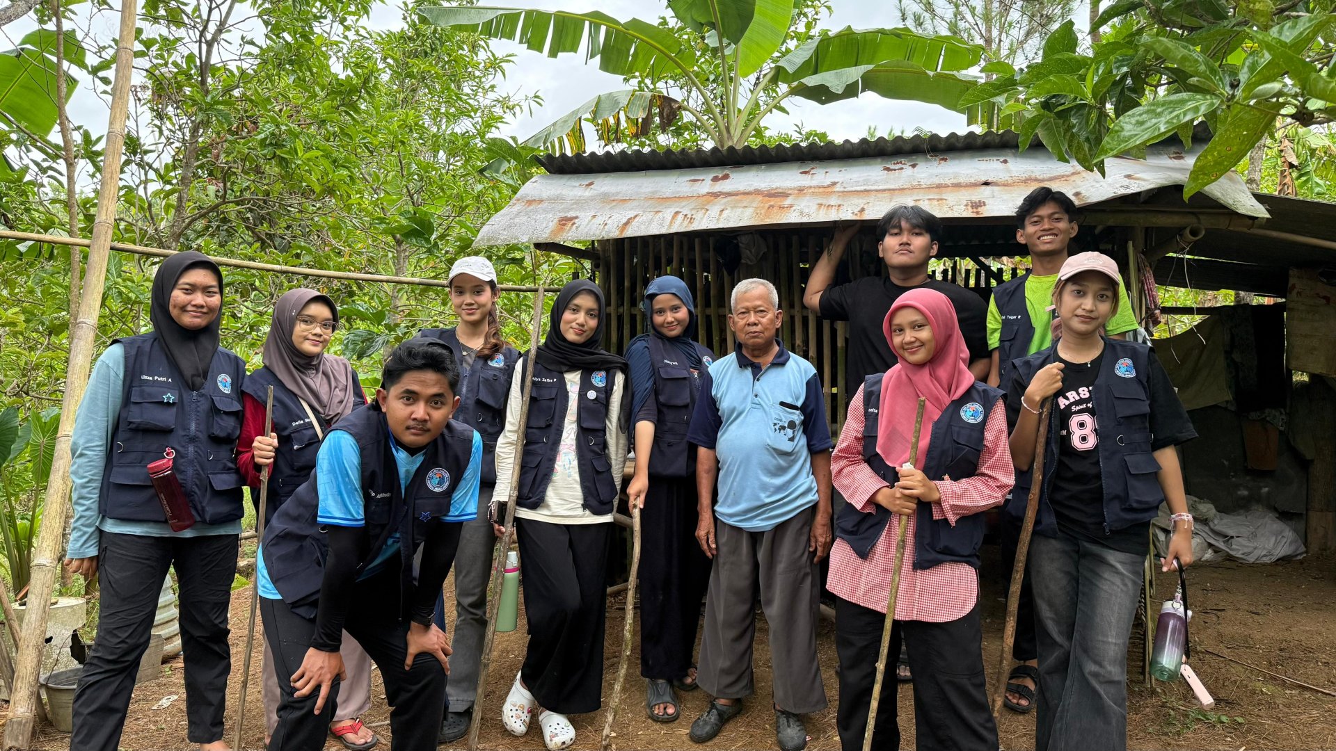kunjungan ke kebun mengkudu bersama petani lokal (6 februari 2026)