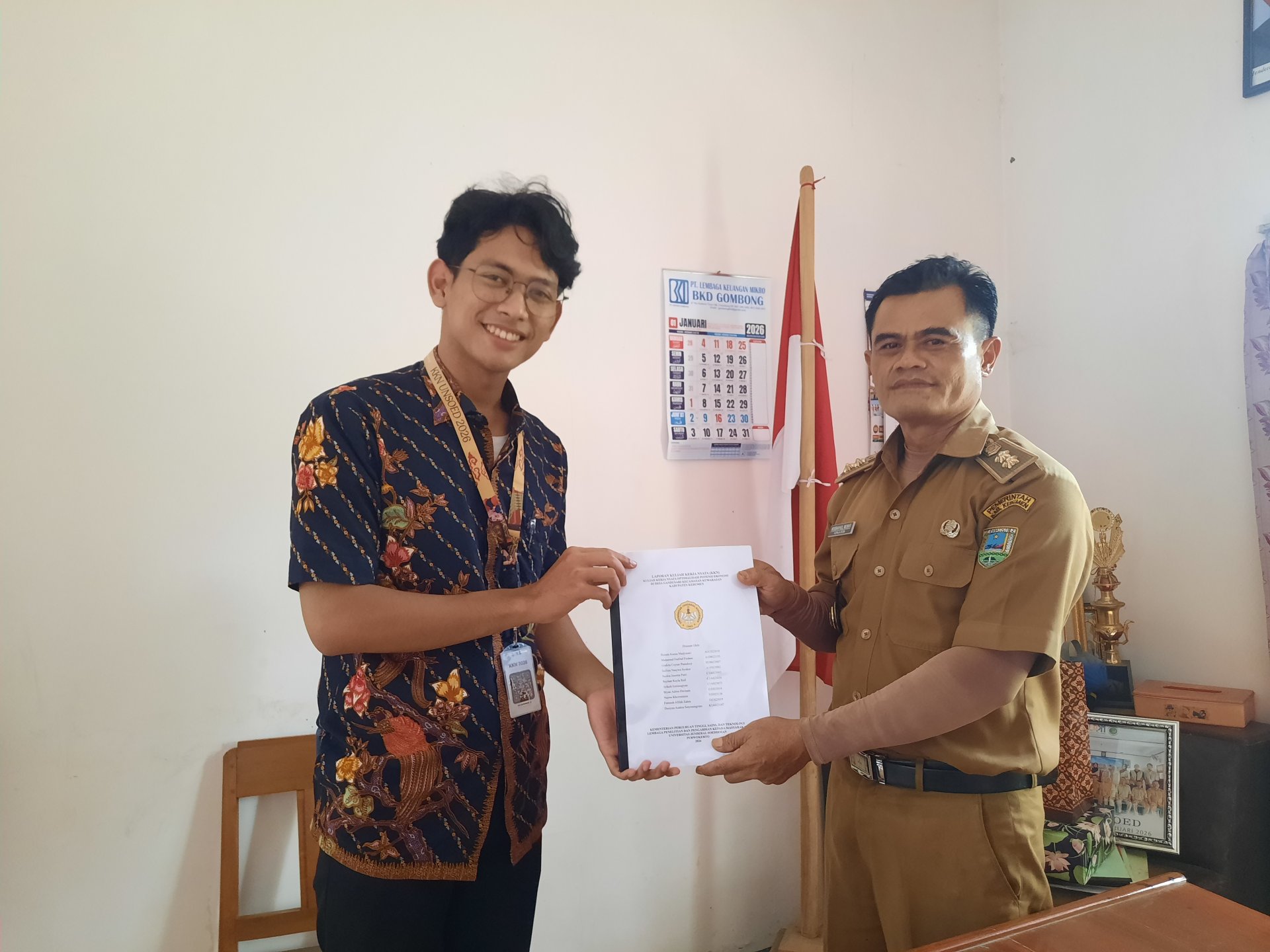 Penyerahan Laporan Kepada Ketua Desa