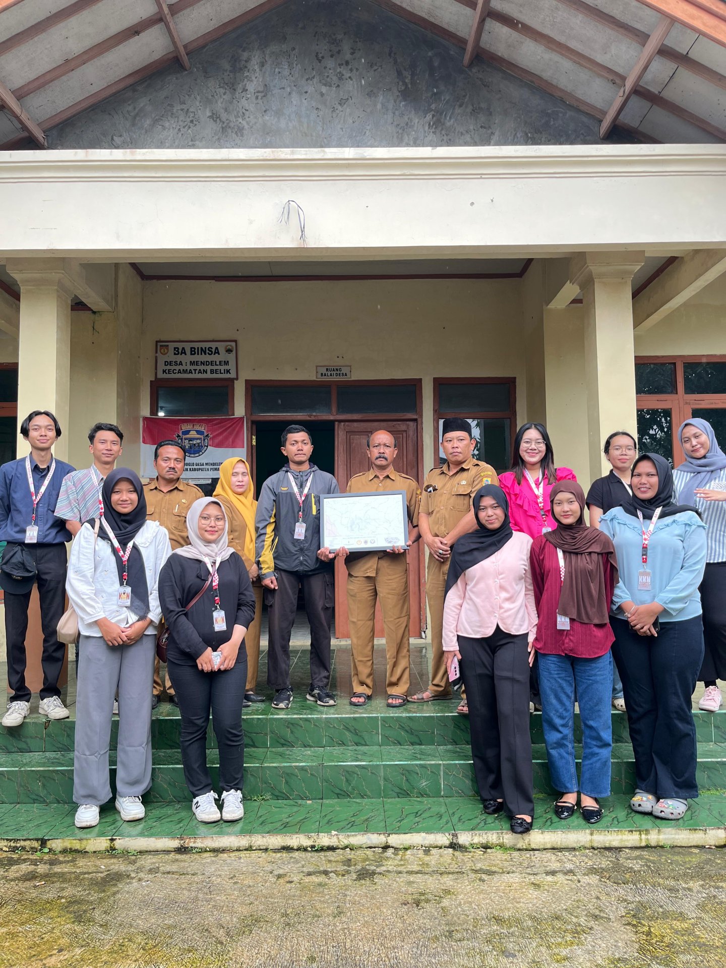 Penarikan Mahasiswa KKN Pemalang, Pamitan dengan Pihak Desa, dan Pemberian Peta kepada Desa dan Pencinta Alam