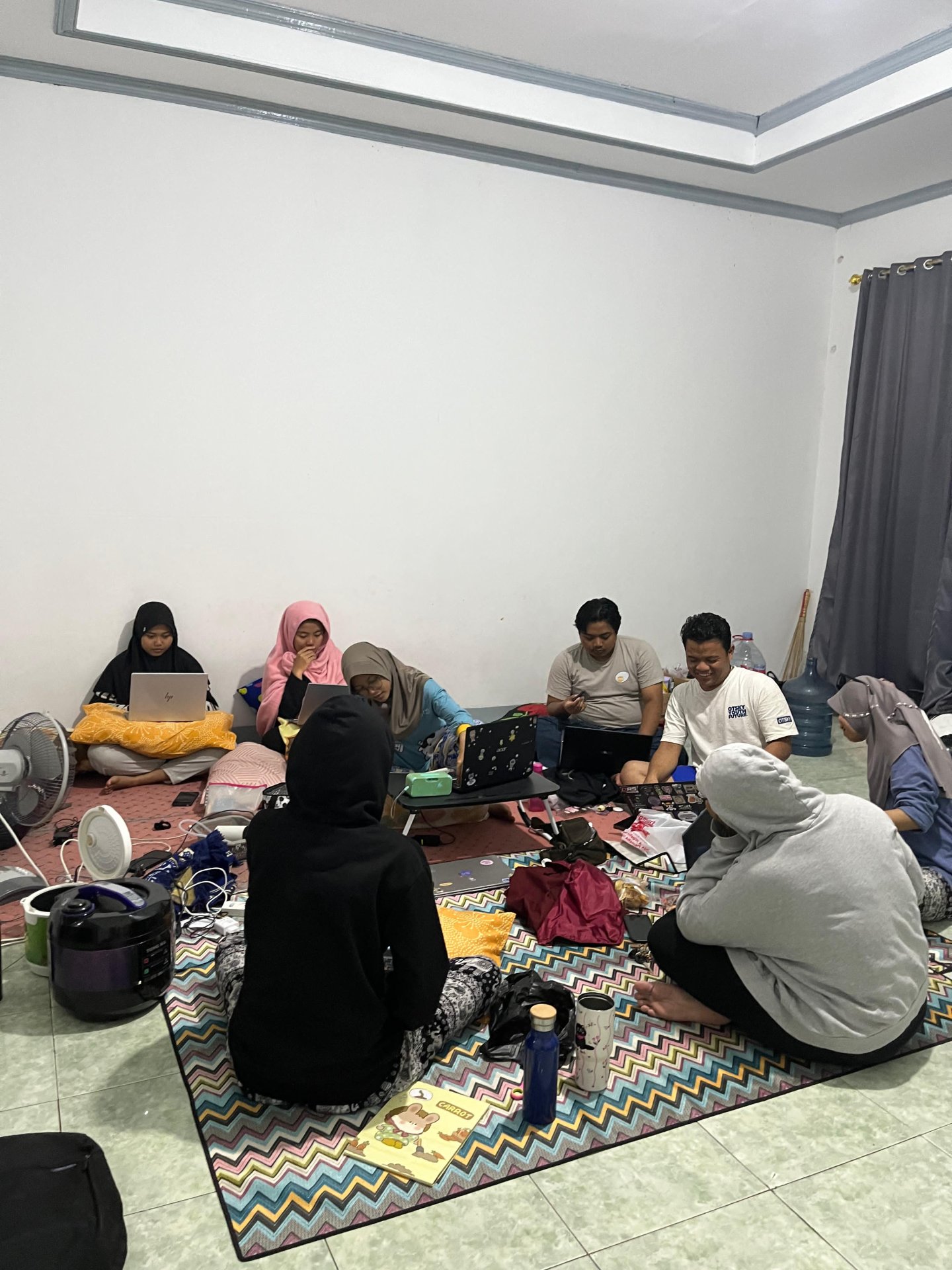 Hari ke 25 kkn- membahas laporan dan mengerjakan laporan bersama sama