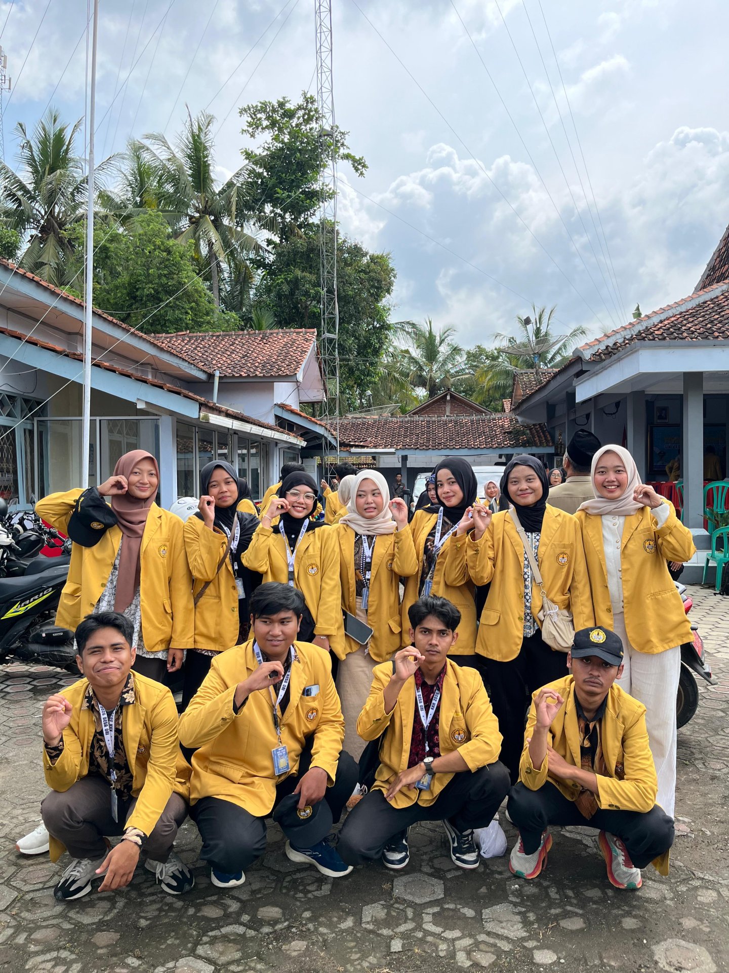Day 35 | Pelepasan di Pendopo Kecamatan Kuwarasan, Membersihkan Posko, Memberikan Bingkisan