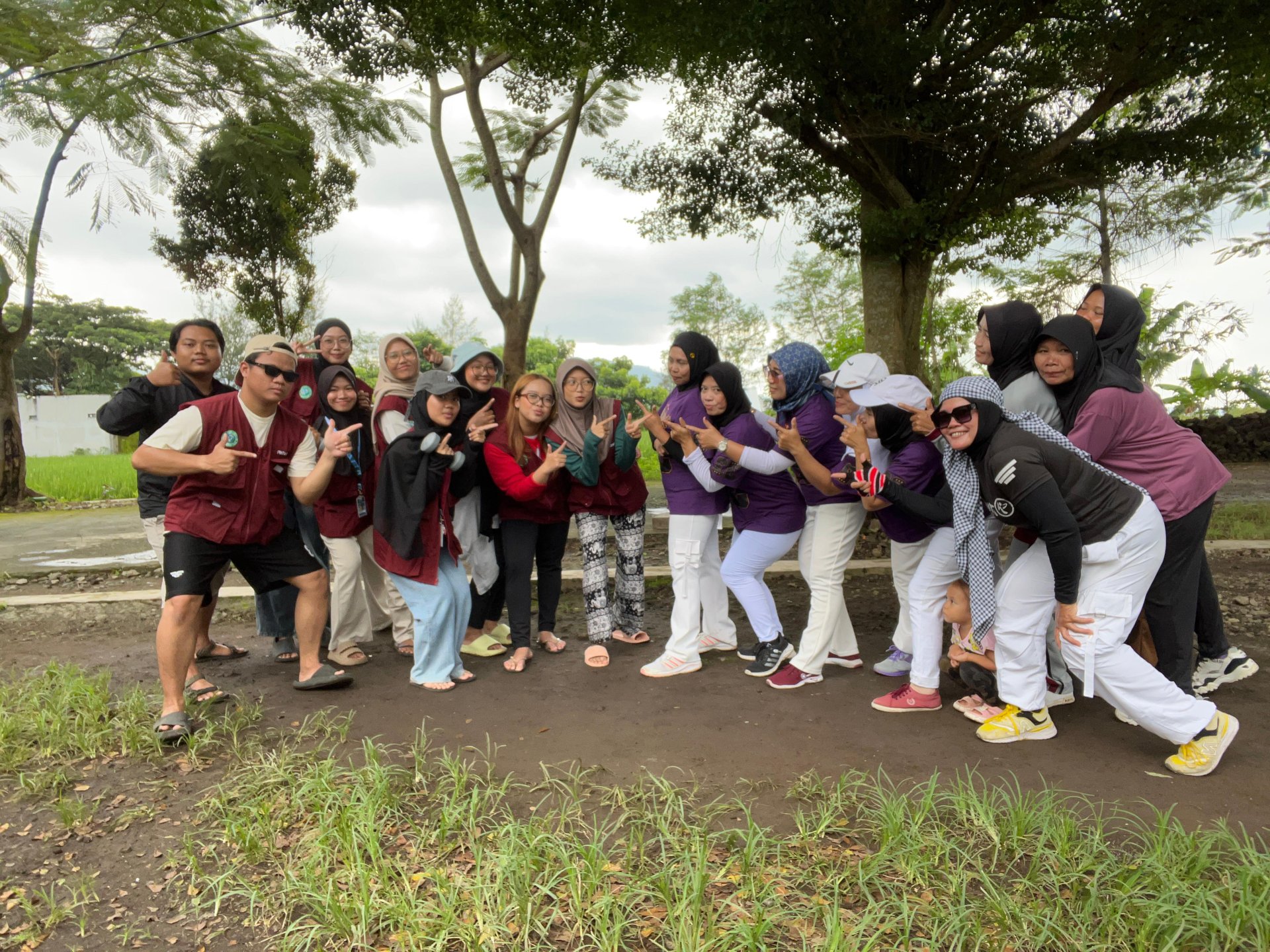 Pendampingan UMKM dan Kunjungan ke Curug Bengkawah
