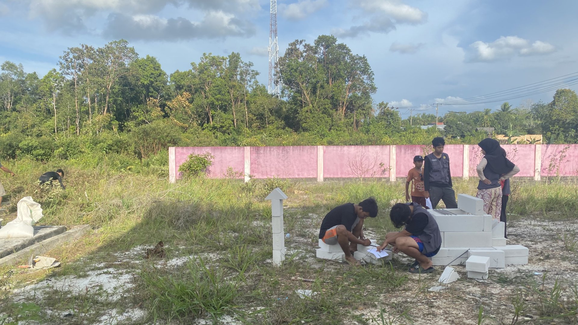 Pembuatan Rocket Stove dan Penyusunan Laporan Pertanggungjawaban (LPJ)
