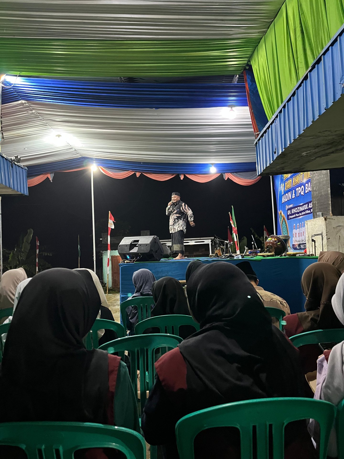 Penanaman Bunga di BUMDes dan Partisipasi Pengajian Bersama Warga