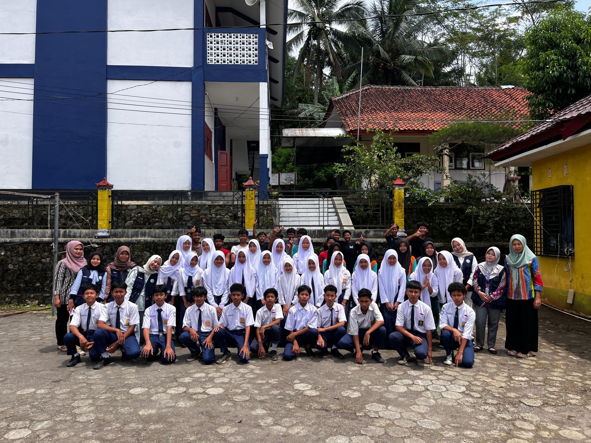 Kunjungan Pamit dan Malam Perpisahan Bersama Warga